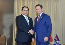 PM Pham Minh Chinh (L) and his Cambodian counterpart Hun Manet  (Photo: VNA)