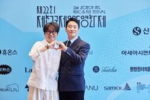 This photo, provided by the Jecheon International Music and Film Festival, shows director Chang Hang-jun (L), executive committee chair, and actor Ahn Jae-hong, festival ambassador. (PHOTO NOT FOR SALE) (Yonhap)
