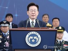 President Lee Jae Myung delivers a speech at a ceremony marking the 78th Armed Forces Day in Gyeryongdae, South Chungcheong Province, on Oct. 1, 2026. (Yonhap)