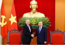 Party General Secretary To Lam (right) and US Senator Steven David Daines at their meeting in Hanoi on March 20 (Photo: VNA)
