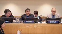 Permanent Deputy Minister of Foreign Affairs Nguyen Minh Vu (middle) chairs the meeting as SPLOS 35 Chair (Photo: VNA)