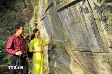 The Han-Nom inscriptions, carved directly into the cliffs of the Special National Historic and Scenic Site of Non Nuoc Mountain (Photo: VNA)