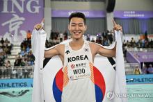 Woo Sang-hyeok of South Korea celebrates after winning the men's high jump title at the World Athletics Indoor Championships inside Nanjing's Cube at Nanjing Youth Sports Park in Nanjing, China, on March 21, 2025, in this AFP photo. (Yonhap)