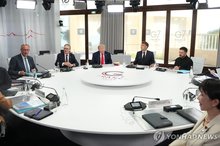 Leaders from the Group of Seven nations attend a working session at the G7 summit in Evian-les-Bains, France, on June 16, 2026, in this photo released by the Associated Press. (Yonhap)