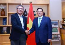 Prime Minister Pham Minh Chinh (R) and Rajesh Kumar Singh, Chairman of the National Industrial Corridor Development Corporation (NICDC) Limited at their meeting New Delhi on July 31 (Photo: VNA)