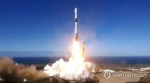 A SpaceX Falcon 9 rocket carrying South Korea's first indigenous spy satellite lifts off from the U.S. Vandenberg Space Force Base in California on Dec. 1, 2023, in this file photo provided by SpaceX. (PHOTO NOT FOR SALE) (Yonhap)