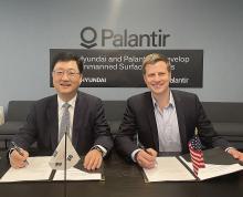 This photo provided by HD Hyundai on April 14, 2024, shows Joo Won-ho (L), head of HD Hyundai Heavy Industries' naval and special ship business unit, and Palantir Technologies Chief Revenue Officer Ryan Taylor at a memorandum of understanding signing ceremony for the companies' joint development of an unmanned surface vessel held in Washington, D.C. (PHOTO NOT FOR SALE) (Yonhap)