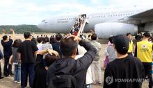 A South Korean military aircraft brings 96 nationals home from Lebanon on Oct. 5, 2024, in an evacuation operation amid escalating tensions between Israel and the Hezbollah militant group. (Pool photo) (Yonhap)