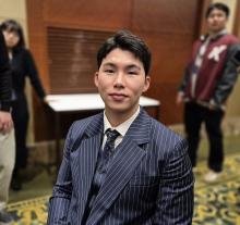 Kiwoom Heroes second baseman Kim Hye-seong poses for photos following an interview conducted after the Korea Baseball Organization Awards ceremony at Lotte Hotel World in Seoul on Nov. 26, 2024. (Yonhap)