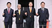 Four presidential candidates -- (From L to R) Kim Moon-soo of the People Power Party, Kwon Young-kook of the minor Democratic Labor Party, Lee Jun-seok of the minor New Reform Party and Lee Jae-myung of the Democratic Party -- pose for a photo ahead of their first televised debate on May 18, 2025. (Pool photo) (Yonhap)