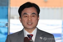 Ahn Gyu-back, nominated by President Lee Jae Myung as the defense minister, speaks to reporters as he arrives at a temporary office in Seoul on June 27, 2025, to prepare for his parliamentary confirmation hearing. (Yonhap)