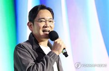 Samsung Electronics Co. Chairman Lee Jae-yong appears onstage at a gaming event hosted by U.S. chip giant Nvidia Corp. at a COEX exhibition hall in southern Seoul on Oct. 30, 2025. (Pool photo) (Yonhap)