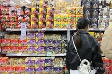SEOUL, May 20 (Yonhap) -- South Korea's exports of foodstuffs and agriculture-related products increased nearly 5 percent from a year earlier in the first four months of this year, the agriculture ministry said Wednesday.  Exports in the "K-Food Plus" sector expanded 4.7 percent from a year earlier to US$4.43 billion in the cited period, Agriculture Minister Song Mi-ryung said during a Cabinet meeting. K-Food Plus is a term coined by the government to promote exports of Korean food and agricultural goods, i