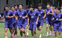 South Korean players jog before a training session for the FIFA World Cup at Chivas Verde Valle in Zapopan, Mexico, on June 19, 2026. (Yonhap)