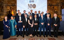 Members of the Society of Foreign Consuls Executive Committee, together with New York City First Deputy Mayor Randy Mastro, New York City Commissioner for International Affairs Edward Mermelstein, Acting Director of the U.S. Department of State’s Office of Foreign Missions Cliff Seagroves gather on stage for a commemorative photo at the 100th Anniversary Gala Reception held at the historic Surrogate’s Courthouse in New York City.