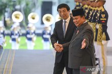 President Prabowo Subianto (right) with Wang Huning (left), Chairman of the Chinese People’s Political Consultative Conference, during a visit at the Merdeka Palace in Jakarta, Thursday (December 4, 2025).