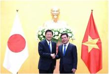 Vietnamese Minister of Industry and Trade Nguyen Hong Dien (R) and Japanese Minister in charge of CPTPP Shindo Yoshitaka (Photo: VNA)