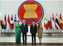 Party General Secretary To Lam (second, left) and his spouse Ngo Phuong Ly (first, left) visit the ASEAN Secretariat on March 10. (Photo: VNA)