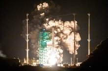 The Nuri space rocket takes off from Naro Space Center in Goheung, 473 kilometers south of Seoul, on Nov. 27, 2025, in this file photo released by the Korea Aerospace Research Institute. (PHOTO NOT FOR SALE) (Yonhap)
