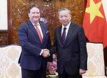 President To Lam (right) hosts US Ambassador to Vietnam Marc Evans Knapper in Hanoi. (Photo: VNA)