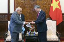 Vietnam always stands side by side with Cuba in all circumstances: President