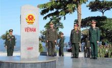 Minister of National Defence of Vietnam General Phan Van Giang, Deputy Prime Minister and Minister of National Defence of Laos General Chansamone Chanyalath, and Deputy Prime Minister and Minister of National Defence of Cambodia General Tea Seiha stand in front of the border marker at the border T-junction of the three countries on December 14 (Photo: VNA)