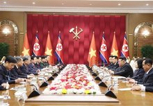 Vietnamese Party General Secretary holds talks with DPRK leader in Pyongyang