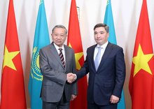 Vietnamese Party leader meets with Kazakh PM in Astana