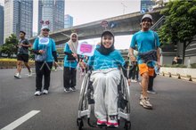 Participants with disabilities take part in an event during the commemoration of International Day of Persons with Disabilities on Sudirman Street, Jakarta, Sunday (December 7, 2025). 