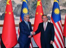Visiting Malaysian Deputy Prime Minister Ahmad Zahid Hamidi called on Chinese Premier Li Qiang at the Diaoyutai State Guesthouse here on Wednesday.    