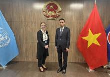 Ambassador Dang Hoang Giang, Vietnam’s Permanent Representative to the UN (R) and Director of UNRWA’s representative office in New York Greta Gunnarsdottir (Photo: VNA)