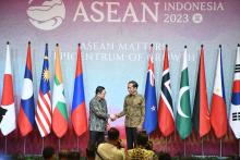 ASEAN Secretary-General Dr Kao Kim Hourn and foreign ministers attending the ASEAN Regional Forum (ARF) paid a courtesy call on Indonesian President Joko Widodo (photo credit: ASEAN Secretariat)