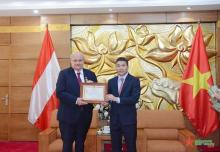 Austrian Ambassador to Vietnam honoured with friendship insignia