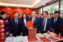 NA Chairman Tran Thanh Man (centre) at the book launch in Hanoi on February 24. (Photo: VNA)