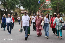 International tourists visit Hanoi's Old Quarter. (Photo: VNA)