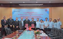 At the signing ceremong between the General Department of Vietnam Customs and the UK Border Force (Photo: dangcongsan.vn)