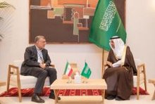 Health Minister Meets Iran Counterpart at the Global Health Exhibition