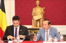 Ambassador to Belgium and head of the Vietnamese mission to European Union (EU) Nguyen Van Thao (right) speaks at the seminar. (Photo: VNA)