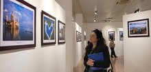 Photo exhibition spotlights Vietnam-Indonesia friendship