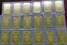 SJC gold bars are displayed for sale in Hanoi (Photo: VNA)