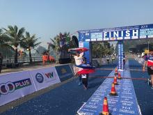 Almost 2,000 runners from over 60 countries participates in the fourth Interntional Ha Long Bay Heritage Marathon on November 25 (Photo: VNA)