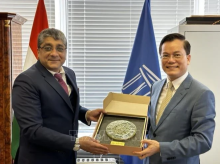 Vietnamese Deputy Minister of Foreign Affairs Ha Kim Ngoc (right) and Chairman of UNESCO’s World Heritage Committee Vishal Sharma. (Photo: VNA)