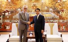 Chairman of the Hanoi People’s Committee Nguyen Duc Chung meets with newly-appointed German Ambassador to Vietnam Guido Hildner on October 1. (Photo: hanoimoi.com.vn)