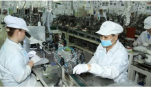 Manufacturing electronic components at Japan-based Nidec Sankyo Ltd Co., Ltd in HCM City's Saigon Hi-Tech Park. (Photo: VNA)
