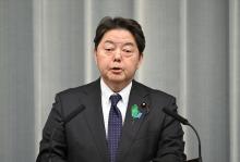 Chief Cabinet Secretary Yoshimasa Hayashi briefs reporters on the latest information about a magnitude-6.4 earthquake that hit a wide area of western Japan at the prime minister's office in Tokyo on April 18, 2024. (Kyodo)