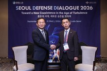 Vice Defense Minister Lee Doo-hee (L) poses with Atsushi Ando, a vice ministerial-level official of Japan's defense ministry, during their talks on the sidelines of the Seoul Defense Dialogue at The Grand Lotte hotel in Seoul on Sept. 8, 2026, in this photo provided by Seoul's defense ministry. (PHOTO NOT FOR SALE) (Yonhap)