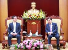 Phan Dinh Trac, Politburo member, Secretary of the Party Central Committee (PCC) and Chairman of the PCC's Commission for Internal Affairs (R) meets with Vice Chairman and Secretary-General of the Republic of Korea (RoK)’s Anti-Corruption and Civil Rights Commission (ACRC) Jeong Seung-yoon in Hanoi on May 23. (Photo: VNA)