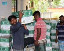 KSrelief Distributes 500 Food Baskets in Bangladesh