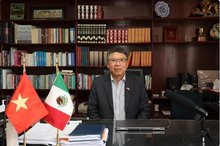 Vietnamese Ambassador to Mexico Nguyen Van Hai grants an interview to the Vietnam News Agency. (Photo: VNA)