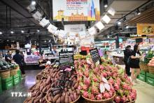Vietnamese farm produce are on display at the Vietnamese Goods Week in Udon Thani province. (Photo: VNA)